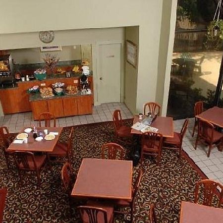 Huntsville Hotel & Suites Ресторан фото